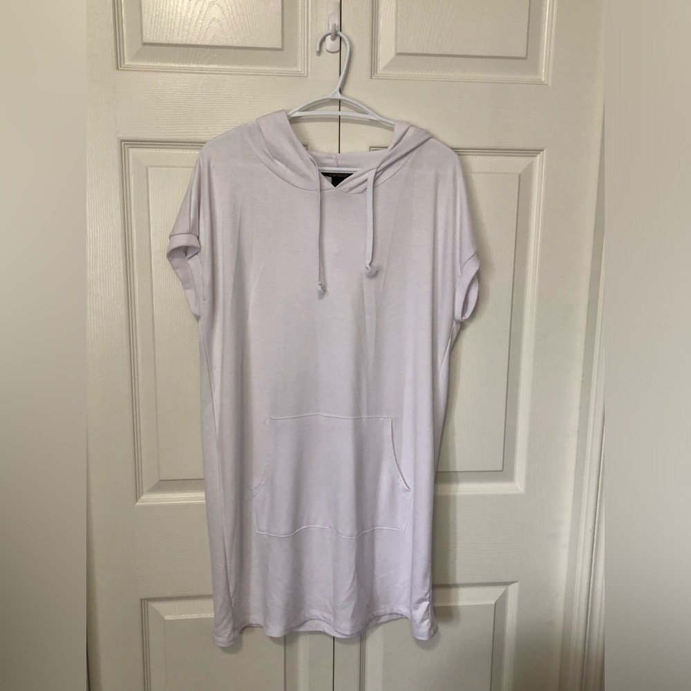 Revamped White Hoodie Tunic with Kangaroo Pocket